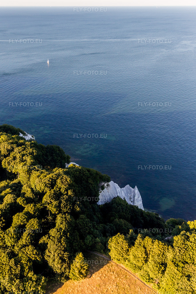 Vue aérienne: Vue de la ville à Borre dans le département Sjaelland, Danemark. Photo: IMG_108590.jpg prise le 04/07/2018 par Werner Riehm/FLY-FOTO.euRésolution de l'original: 2696 x 4044 px