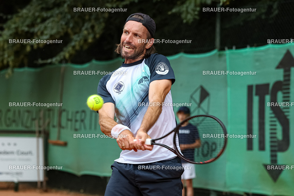 HTC Blau-Weiß Krefeld - LTTC Rot-Weiß Berlin  | Krefeld, Deutschland 21.07.2023, Gero Kretschmer (HTC Blau-Weiß Krefeld) gegen Nino Ehrenschneider (LTTC Rot-Weiss Berlin) ,

bei der 2. Tennis Bundesliga Nord Begegnung zwischen HTC Blau-Weiß Krefeld und LTTC Rot-Weiß Berlin am 21.07.2023 in Krefeld.

(Foto: BRAUER-Fotoagentur)
 
