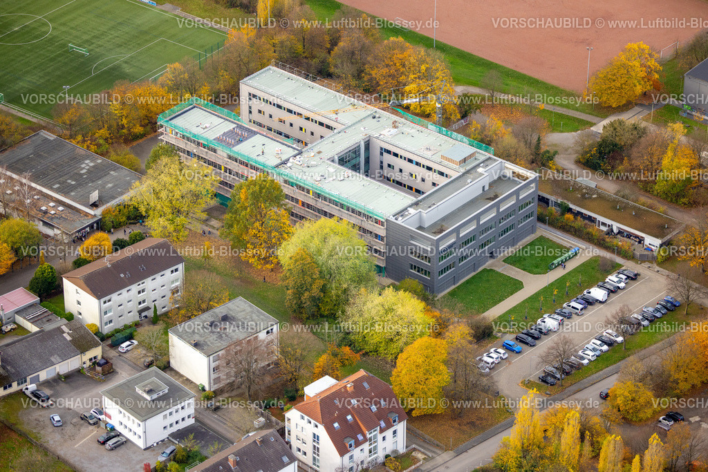 Hagen251101358 | Luftbild, Schule Theodor-Heuss-Gymnasium und Sporthalle, Baustelle mit Baugerüst, herbstliche Bäume, Altenhagen, Hagen, Ruhrgebiet, Nordrhein-Westfalen, Deutschland