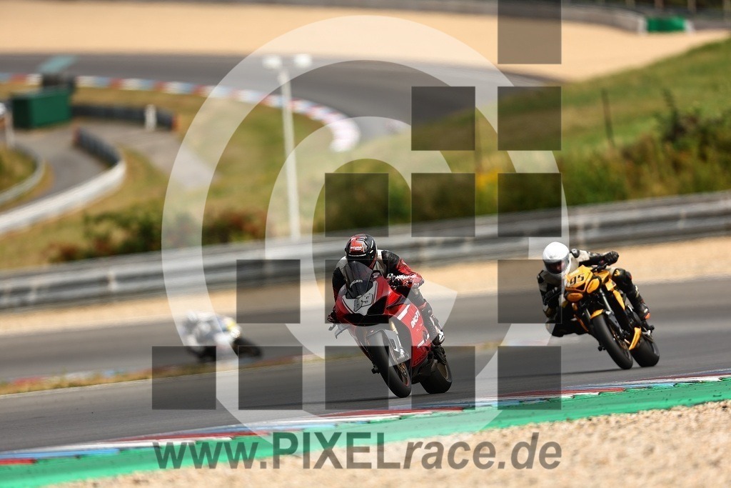 0089-20250830_07524 | Schöne Erinnerungen an spannende Momente - das festzuhalten ist unser Job. PIXELrace.de ist seit 2003 auf den Rennstrecken Europas unterwegs um die Action draußen beim Fahren und die wunderbare Stimmung imm Fahrerlager für euch einzufangen.