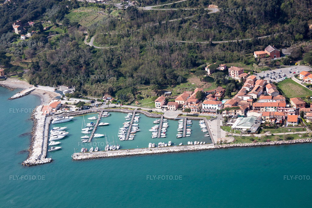 Luftbild: Ortsansicht in Fiumaretta di Ameglia im Bundesland Liguria in Italien. Foto: IMG_087141.jpg vom 04.04.2016 durch Werner Riehm/FLY-FOTO.de