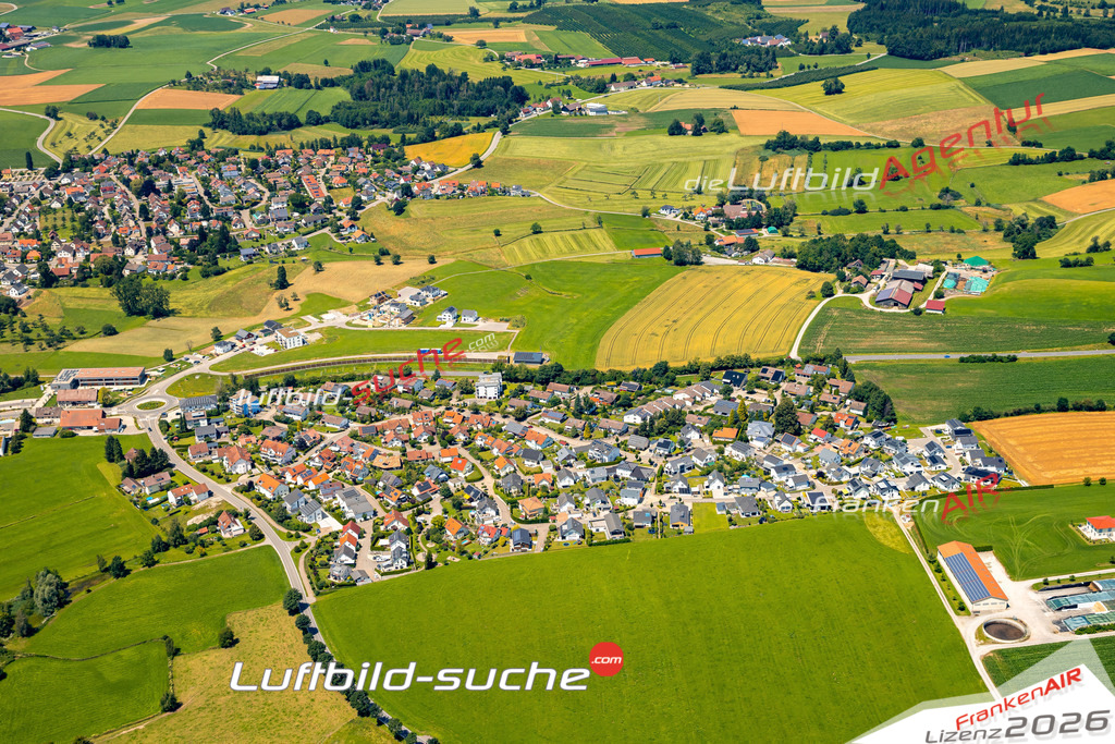 Das Luftbild zeigt :  Bergatreute - Die Luftaufnahme wurde 2024 vom UL-Flugzeug aus erstellt ( keine Drohne ) - Hochauflösende Luftaufnahme - Für grossformatige Ausdrucke geeignet. Die Geschenkidee !Mit Lizenz und Bildrechte bestellbar