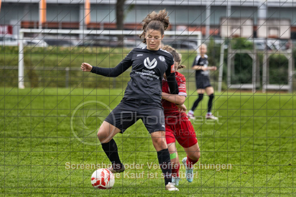 20251012_132727_0472-Bearbeitet | #,1.FC Donzdorf (schwarz) vs. VfB Stuttgart II (rot), Fussball, Frauen-Verbandsliga Württemberg, 05. Spieltag, Saison 2025/2026, Rasenplatz Lautertal Stadion, Süßener Straße 16, 73072 Donzdorf, 12.10.2025 - 13:00 Uhr,Foto: PhotoPeet-Sportfotografie/Peter Harich