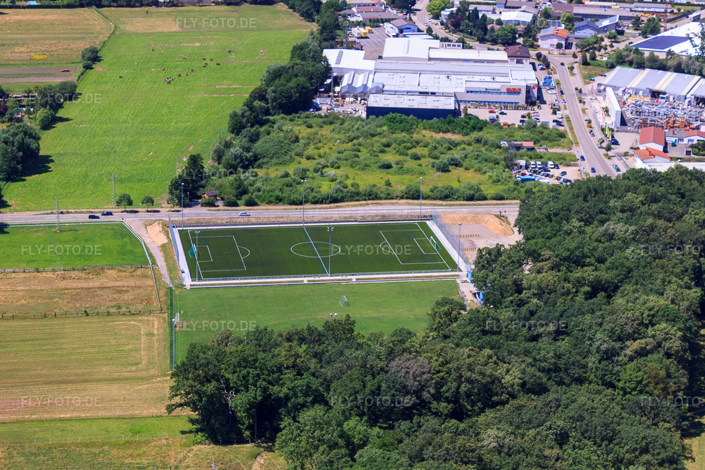 Luftbild: Sportplatz Minderslachen, im Ortsteil Minderslachen in Kandel im Bundesland Rheinland-Pfalz in Deutschland. Foto: IMG_30219.jpg vom 05.07.2010 durch Werner Riehm/FLY-FOTO.de