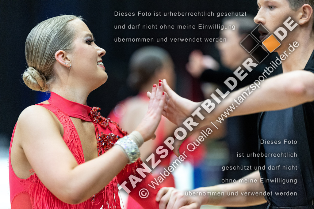 20240406-12292 | Hier finden Sie Tanz Bilder vom Latein und Standard Formationen tanzen. Sportbilder vom Tanzsport. Schöne Fotos und von Weltmeisterschaft, Europameisterschaft, Bundesliga, Regionalliga, Oberliga und Landesliga sowie von GOC Stuttgart, DanceComp, WM Bremen