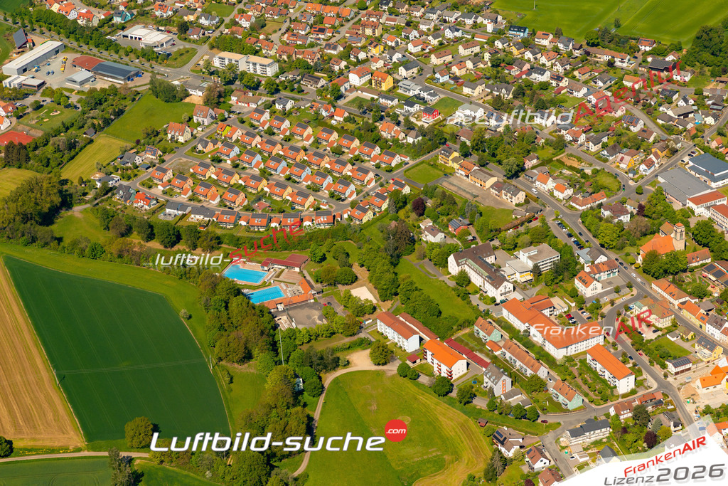 Das Luftbild zeigt :  Erbendorf - Die Luftaufnahme wurde 2024 vom UL-Flugzeug aus erstellt ( keine Drohne ) - Hochauflösende Luftaufnahme - Für grossformatige Ausdrucke geeignet. Die Geschenkidee !Mit Lizenz und Bildrechte bestellbar