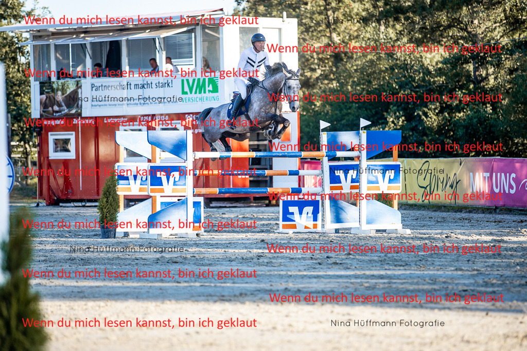 BK1A8514 | Turnierbilder Turnierfotos Nina Hüffmann Turnierfotografie Pferdefotografie Tierzeichnung Haustierzeichnung Pferdezeichnung Hundezeichnung Videograf  - Realisiert mit Pictrs.com