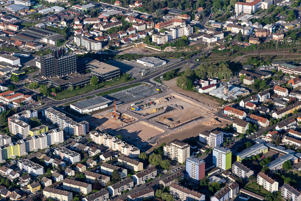 Luftbild: Baustelle vor Deutsche Telekom in Neustadt an der Weinstraße im Bundesland Rheinland-Pfalz in Deutschland. Foto: IMG_120609.jpg vom 26.04.2020 durch Werner Riehm/FLY-FOTO.de