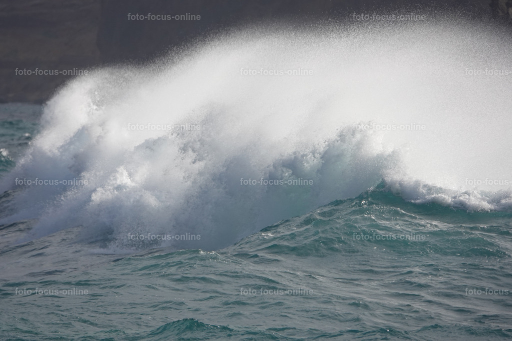 Wild waves | Atlantic breakwater