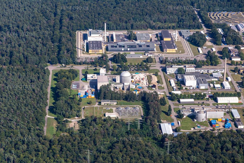 Luftbild: KIT-Campus Nord: MZFR (ehemaliger Mehrzweckforschungsreaktor) im Ortsteil Leopoldshafen in Eggenstein-Leopoldshafen im Bundesland Baden-Württemberg in Deutschland. Foto: IMG_128092.jpg vom 12.08.2021 durch Werner Riehm/FLY-FOTO.de