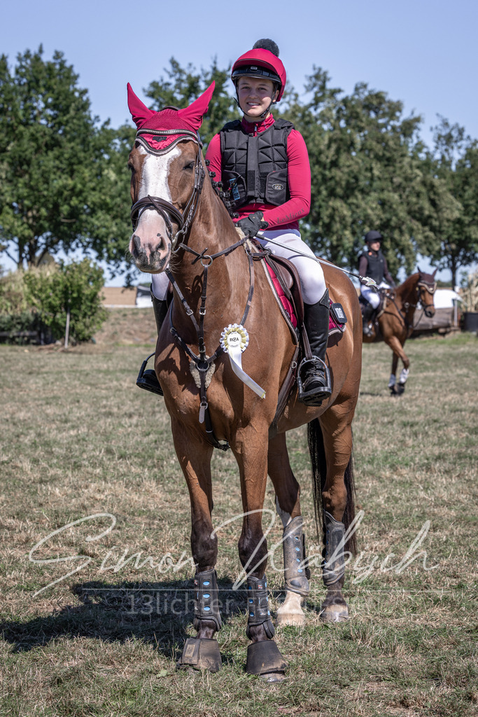 20260906-_3LI4500 | Tierfotografie Pferde, Hunde, Katzen, Haustiere.
Turnierfotografie Reitturniere, Reiten, Springreiten, Dressur in Hanau, dem Main-Kinzig-Kreis und dem Rhein-Main- Gebiet um Frankfurt