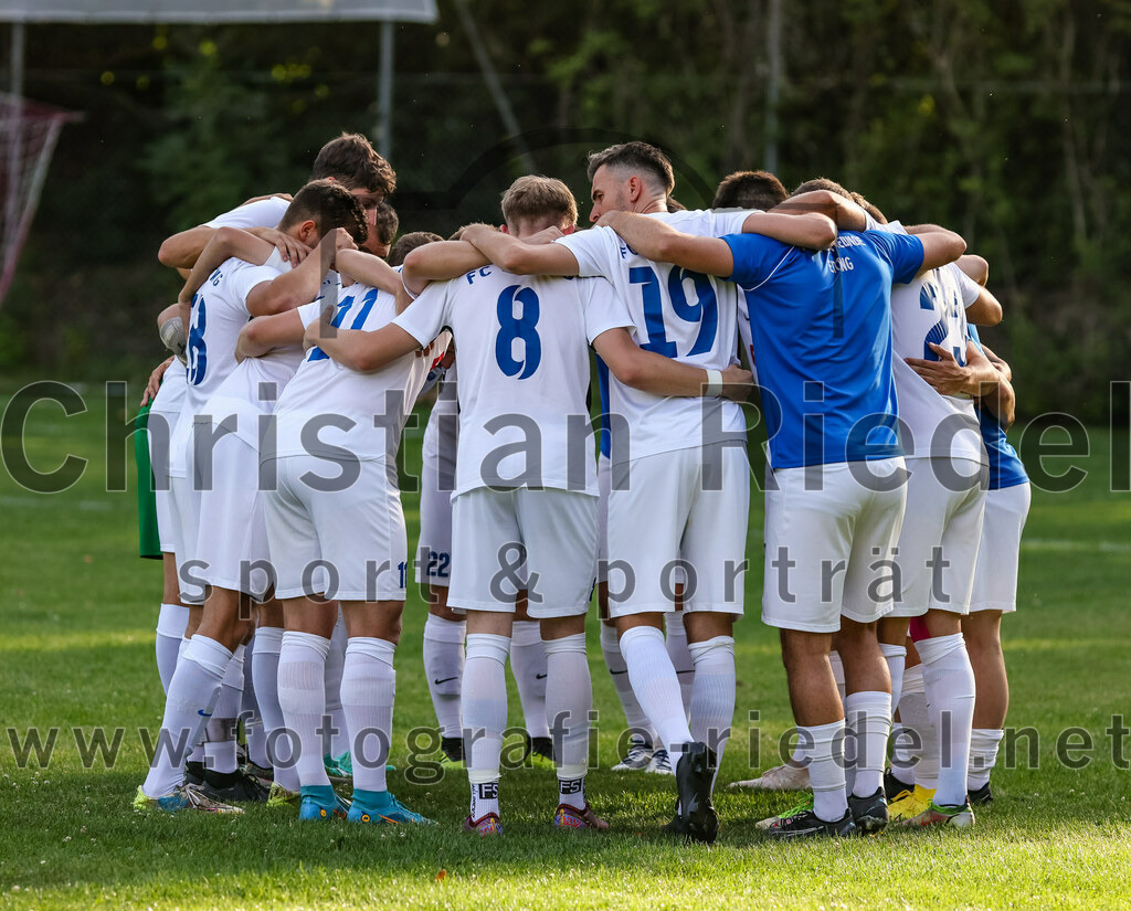2023-07-18_017_FC_Herzogstadt_gegen_FC_Eitting | Erding, Deutschland, 18.07.2023:
Fußball, TOTO Pokal 2023 / 2024, 1. Spieltag, FC Herzogstadt gegen FC Eitting, Endergebnis: 2:4 n.E.

Lukas Treffler (FC Eitting, #11), Jonas Heinritzi (FC Eitting, #8), Andreas Kostorz (FC Eitting, #19), Christoph Härtl (FC Eitting, #23)

Foto: Christian Riedel / fotografie-riedel.net