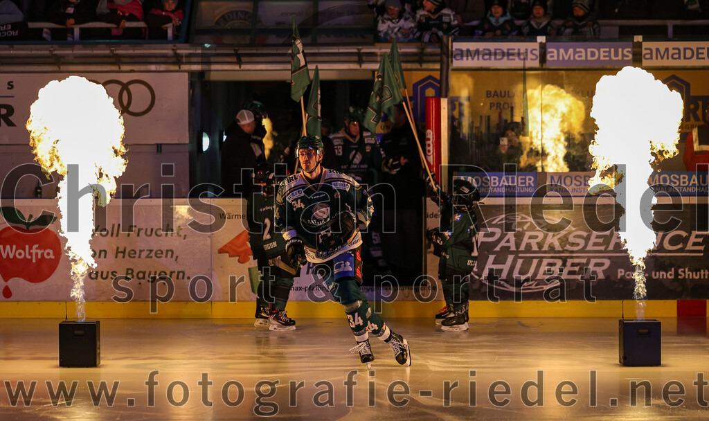 2026-01-02_001_TSV_Erding_gegen_Hoechstadt_Alligators | Erding, Deutschland, 02.01.2026:Eishockey, Oberliga Süd 2025 / 2026, 33. Spieltag, TSV Erding gegen Höchstadt Alligators, Endergebnis: 2:1Bastian Cramer (Erding Gladiators, #34)Foto: Christian Riedel / fotografie-riedel.net