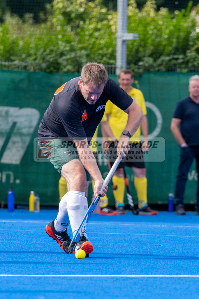 SFE_20240818_0030 | Krefeld, Deutschland, 18.08.2024:  European Cup for Recreational Hockey Players im KTHC Stadion Rot-Weiss Köln Tennis and Hockey Club am 18.08.2024 in Krefeld, Deutschland. (Foto von Stephan Fehrmann)Krefeld, Germany, 18.08.2024: European Cup for Recreational Hockey Players in KTHC Stadion Rot-Weiss Köln Tennis and Hockey Club at 18.08.2024 in Krefeld, Deutschland. (Foto from Stephan Fehrmann)