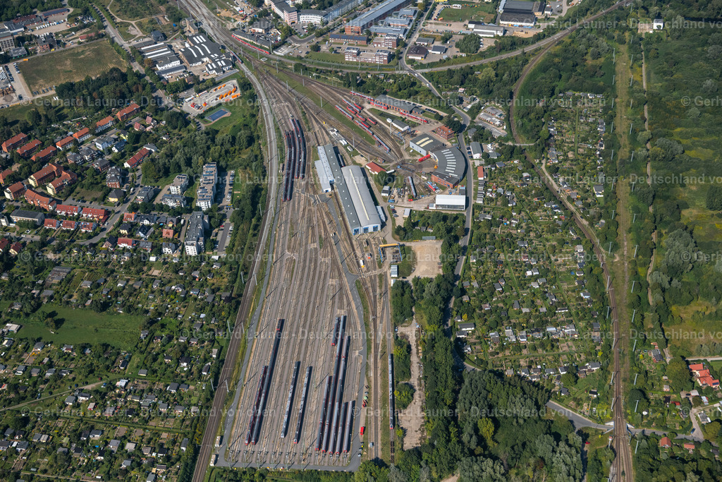 4062009 | ROSTOCK 08.09.2021 Gefülltes Stadtbahn S-Bahn- Depot und Abstellgleise der Deutschen Bahn in Rostock im Bundesland Mecklenburg-Vorpommern, Deutschland. Weiterführende Informationen bei: DB Netz AG,  DB Regio AG,  Deutsche Bahn AG. // S-Bahn railway station and sidings of Deutschen Bahn in Rostock in the state Mecklenburg - Western Pomerania, Germany. Further information at: DB Netz AG,  DB Regio AG,  Deutsche Bahn AG. Foto: Gerhard Launer