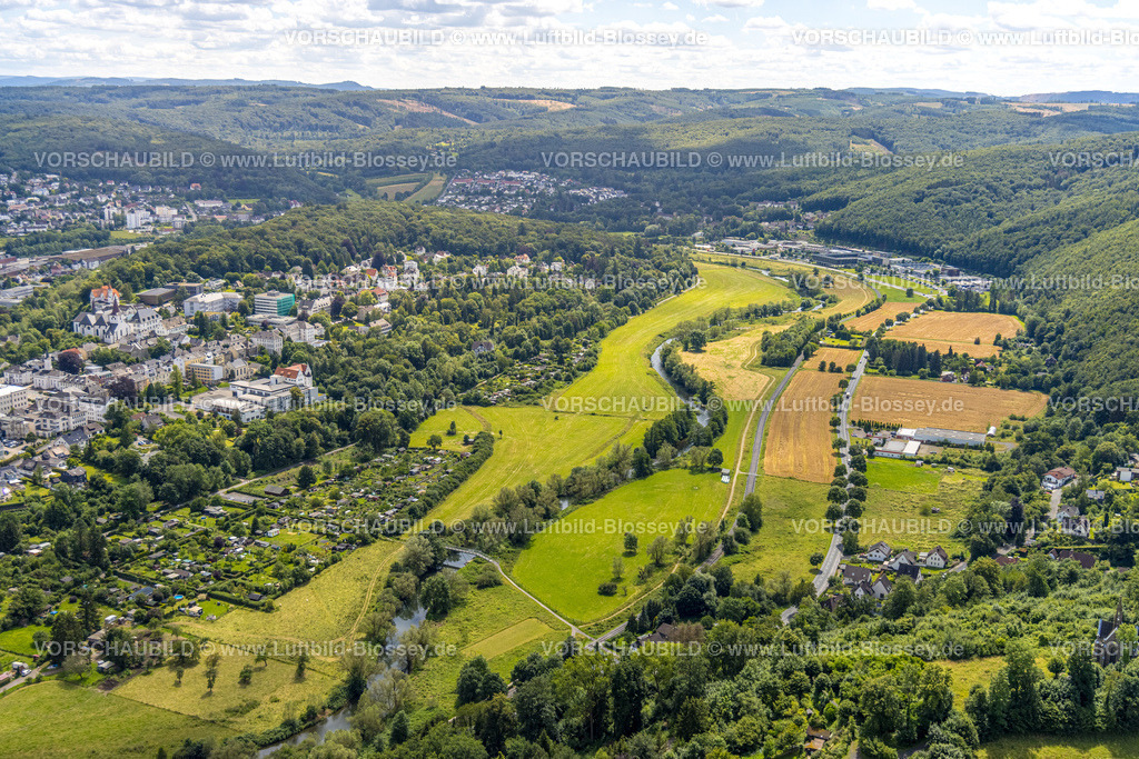Arnsberg240708134 | Luftbild, Fluss Ruhr und Ruhraue, Altes Feld, Wohngebiet und Waldgebiet, Arnsberg, Sauerland, Nordrhein-Westfalen, Deutschland