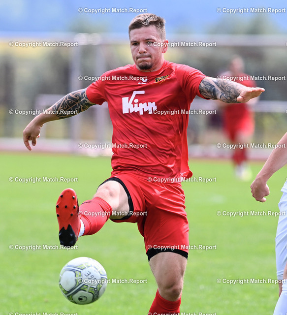 Fussball Verbandsliga 2021/2022: Testspiel SG Empfingen - FC Holzhausen | Fussball  Verbandsliga / Landesliga  2021/2022    03.07.2021TestspielSG Empfingen - FC HolzhausenFabio Pfeifhofer (FC Holzhausen) am BallFOTO: ULMER PressebildagenturxxNOxMODELxRELEASExx