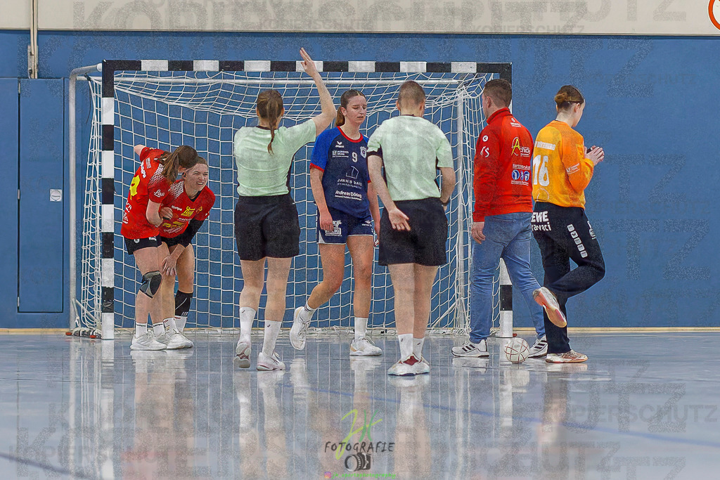 Frauen Regionalliga (HHV); HSG Wettenberg - TV Hüttenberg | Frauen Regionalliga (HHV); HSG Wettenberg - TV Hüttenberg am 06.12.2025 in Launsbach (Wettenberg) (Halle GS Launsbach (Wettenberg))Photo © 2025 - Jörg Heinrich - Realisiert mit Pictrs.com