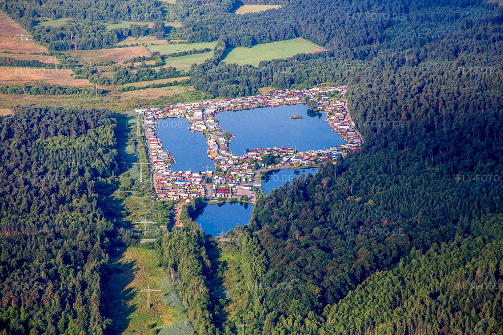 Luftbild: Campingplatz Königsbruch am Ufer von vier Teichen im Ortsteil Bruchhof-Sanddorf in Homburg im Bundesland Saarland in Deutschland. Foto: IMG_091931.jpg vom 16.07.2016 durch Werner Riehm/FLY-FOTO.de
