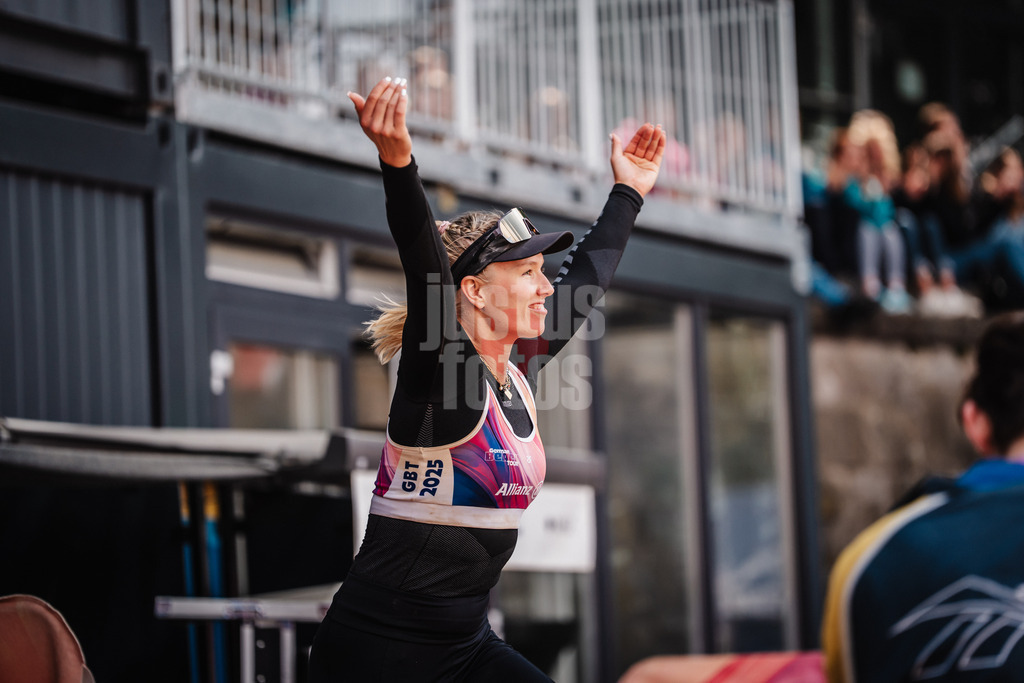 Beachvolleyball | Frauen | Allianz German Beach Tour 2025 | Tourstop Düsseldorf | 18.05.2025 | Chenoa Christ läuft ins Stadion ein