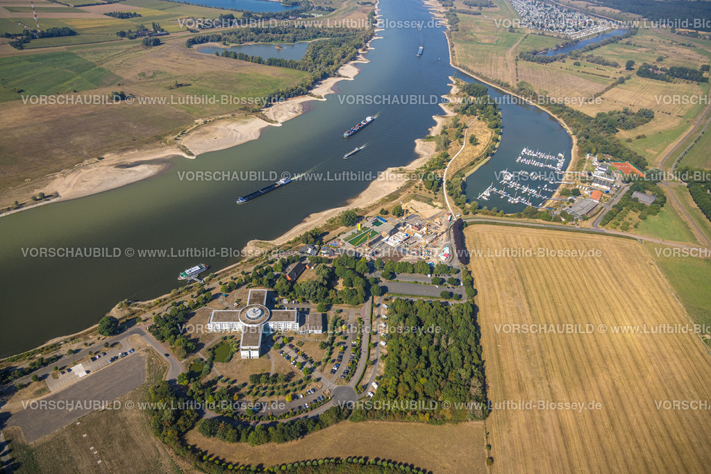 Wesel220806316 | Luftbild, Yachthafen am Fluss Rhein, Rheinpromenade, Welcome Hotel, Baustelle Allwetterbad Wesel, Binnenschifffahrt, Wesel, Ruhrgebiet, Nordrhein-Westfalen, Deutschland