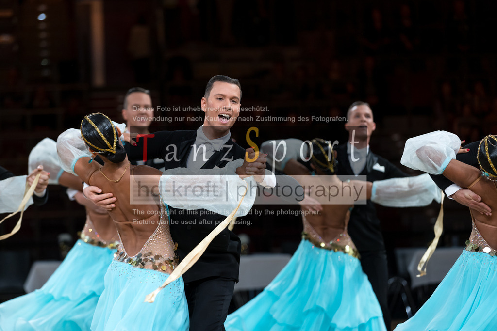 20241109_DM-Formationen_Vorrunde_2074 | Tanzsportbilder, Standardtanz, Lateintanz, WDSF, DTV, LTVB, dancecomp, goc, hessen tanzt, blaues band der spree, walzer, tango, wiener walzer, slowfox, quickstepp, samba, rumba, cha-cha-cha, paso doble. jive, hd-kroft photography, turniertanzsport