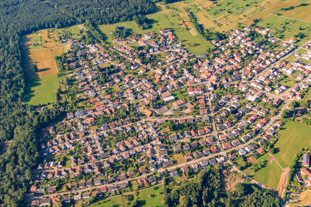 Luftbild: Ortsansicht von Norden im Ortsteil Hohenwart in Pforzheim im Bundesland Baden-Württemberg in Deutschland. Foto: IMG_69979.jpg vom 06.07.2014 durch Werner Riehm/FLY-FOTO.deAuflösung des Originals: 4752 x 3168 px