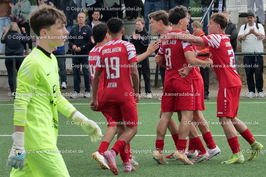 Fußball : C-Junioren : Aufstieg Regionalliga West : SUS 09 Dinslaken - Vfb 03 Hilden am 04.06.2026 in Dinslaken | Fußball : C-Junioren : Aufstieg Regionalliga West : SUS 09 Dinslaken (rotr Trikots)- Vfb 03 Hilden (weiße Trikots) am 04.06.2026 in Dinslaken - Realisiert mit Pictrs.com