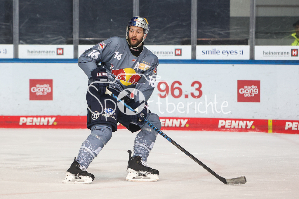 EHC München - Augsburger Panther | in Aktion Konrad ABELTSHAUSER (RBM #16) / Freisteller / Einzelfoto
