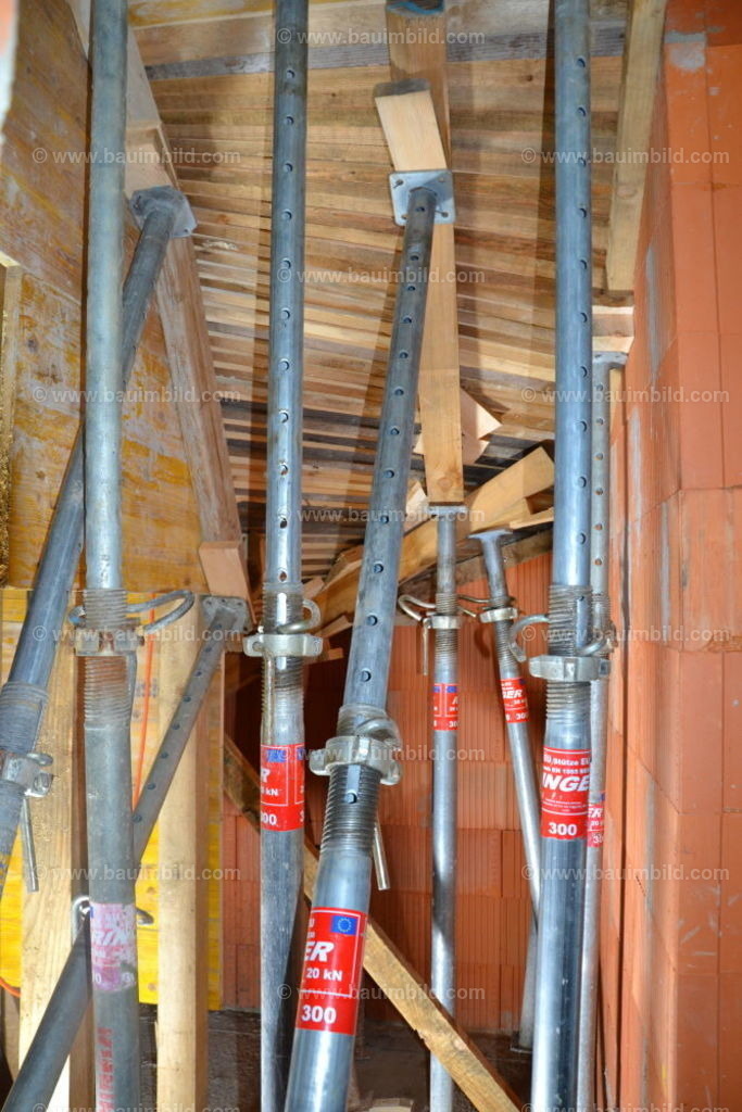 bib-lg04-betonarbeiten-0690 | Nach LV-Leistungsgruppen sortierte Detailfotos über den Bau eines Hauses. Alle Hausbau-Bilder direkt vom Urheber und Autor der Website Haus-Selber-Bauen.com