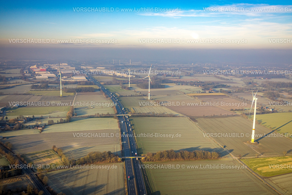 Hamm250200445Rhynern | Luftbild, Autobahn A2, Wiesen und Felder mit Windräder, Fernsicht zum Industriegebiet Weetfelder Straße mit Dunstglocke, Stadtbezirk Rhynern, Hamm, Ruhrgebiet, Nordrhein-Westfalen, Deutschland