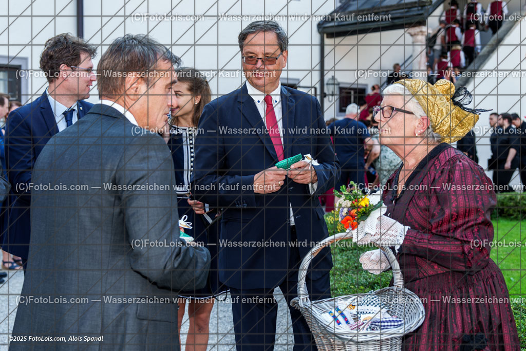 _ALP2819_Feierlicher Einzug | XLI. CHOPIN-Festival - Kartause Gaming, Fr 15. Aug. 2025, 15.30 Uhr, FEIERLICHER EINZUG in den Prälatenhof der Kartause Gaming, MUSIKKAPELLE GAMING - Kapellmeister: Andreas Kalteis, GOLDHAUBEN- UND TRACHTENGRUPPE LACKENHOF, Chor 'Resonans con Tutti' - Chorleitung: Arlena und Waldemar Galazka.