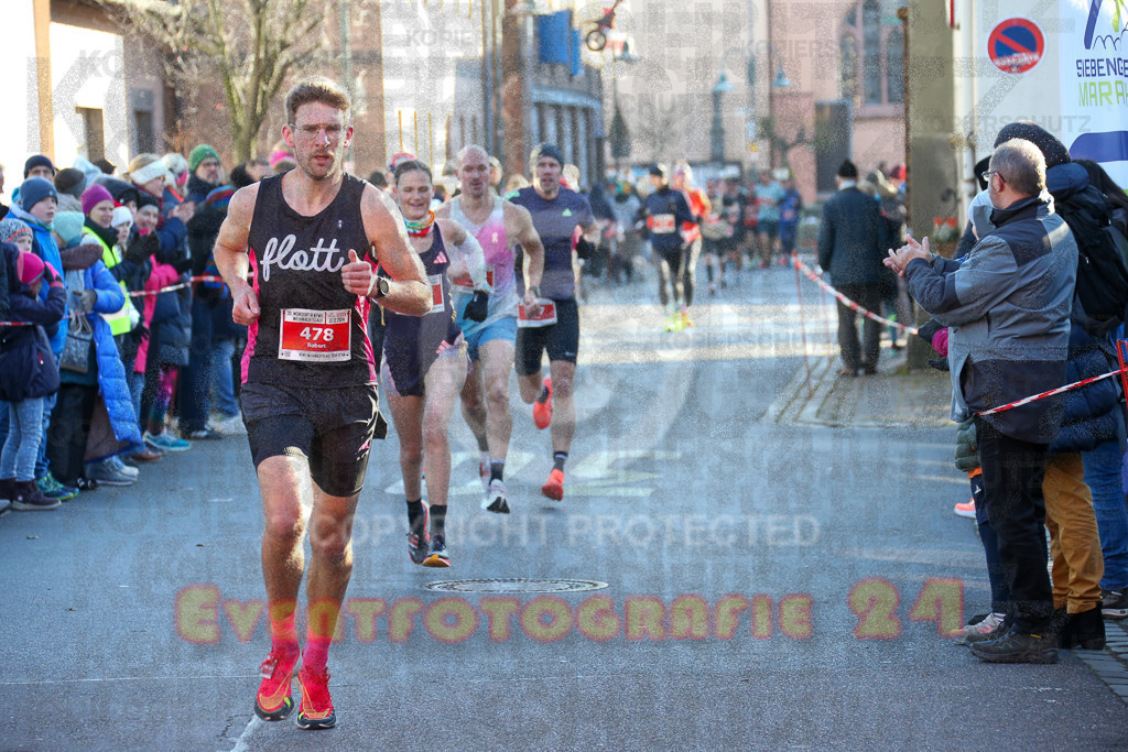 241201_1142_EX1_0615 | Sportfotografie im Rhein-Sieg Kreis, Köln, Bonn, NRW, Rheinland Pfalz, Hessen, etc. Unser Tätigkeitsfeld umfasst den Laufsport vom Volkslauf über den Marathon, Duathlon, Triathon bis zum Ultralauf wie Kölnpfad Ultra oder Schindertrail.