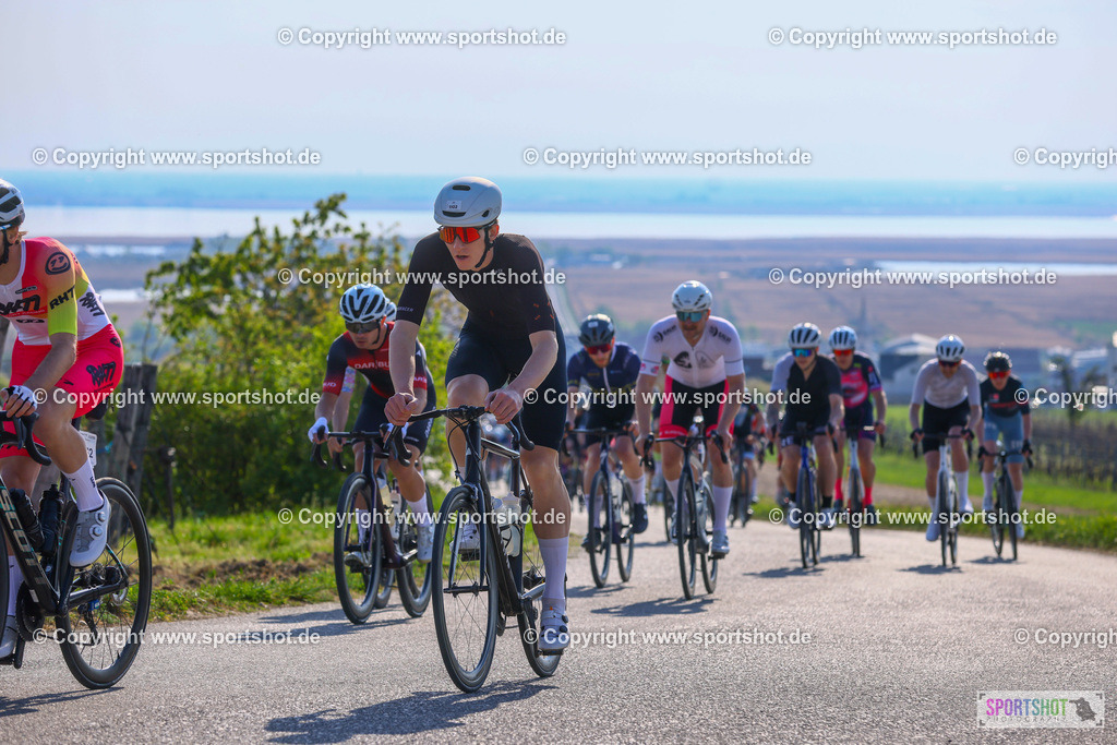 TRA_0071 | Neusiedlersee Radmarathon 2026@sportshot_your_pictrs #yourpictures#roadtowm2029 #nrm #neusiedlerseeradmarathon #neusiedlersee #neusiedlerseetourismus #burgenland #mörbisch #nrm26 #burgenlandtourismus #voglundco #poweredbyburgenlandtourismus #radsport #rad #marathon #ucigranfondo #visitburgenland #ucigranfondoworldseries