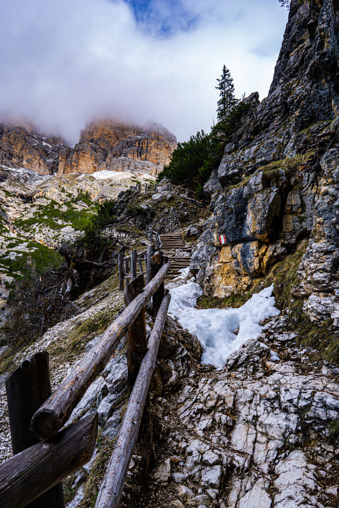 001 | <meta name="keywords" content="Bergbilder, Hochzeitsfotografie, Actionshootings, Fotografiearbeiten, Berglandschaften, Naturfotografie">

 - Realisiert mit Pictrs.com