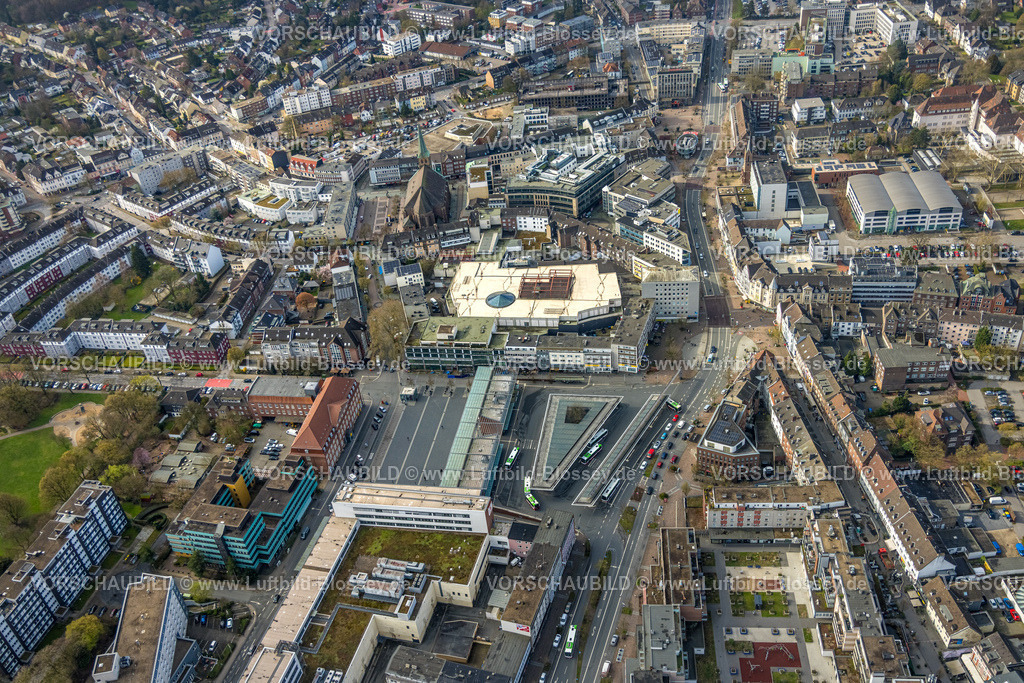 Bottrop260306283 | Luftbild, ehemaliges Hansa-Zentrum, leerstehendes Einkaufszentrum am Berliner Platz mit Baustelle vor der Wiedebelebung, ZOB Busbahnhof und Kaufland Supermarkt, hinten vorne die kath. Kirche St. Cyriakus und C&amp;A Bekleidungsgeschäft, Altstadt, Bottrop, Ruhrgebiet, Nordrhein-Westfalen, Deutschland