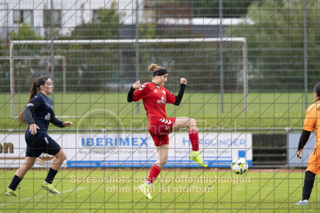 20251004_172326_0646 | #,1.FC Donzdorf (rot) vs. ASV Spartania Eislingen (blau), Fussball, B-Juniorinnen-Verbandsstaffel Nord, wfv, 03. Spieltag, Saison 2025/2026, Rasenplatz, Lautertal Stadion, Süßener Straße 16, 73072 Donzdorf, 04.10.2025 - 16:00 Uhr,Foto: PhotoPeet-Sportfotografie/Peter Harich