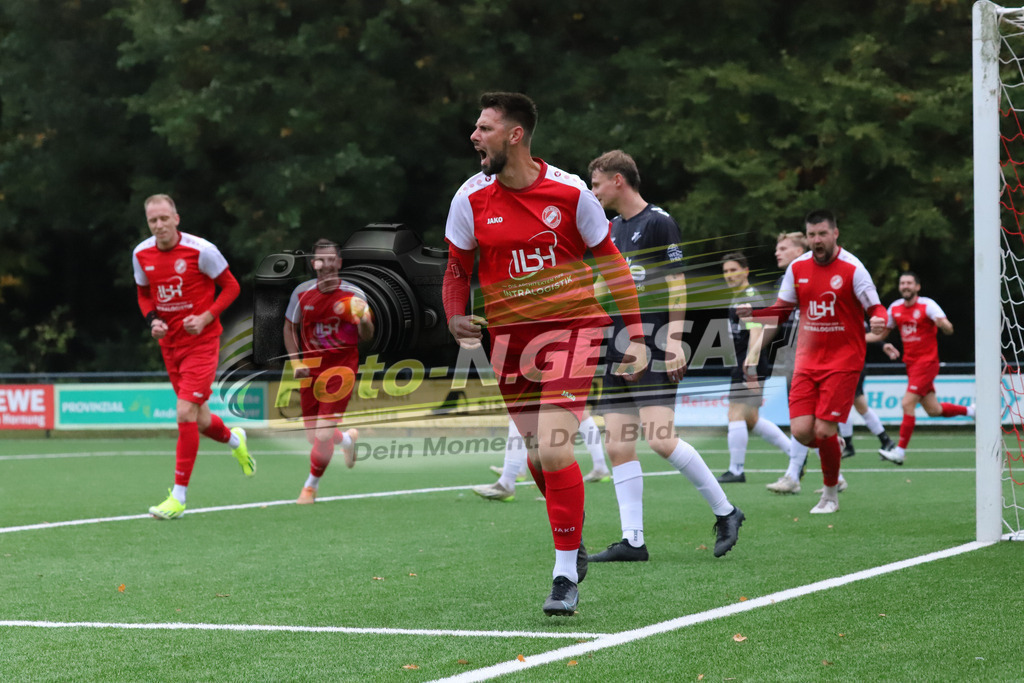 FC RW Kirchlengern - BV Bad Lippspringe | Auf dem Bild zu sehen: rot FC RW Kirchlengern: Sebastian MüllerFC RW Kirchlengern, BV Bad Lippspringe, Saison 25/26, Landesliga, Kirchlengern, Deutschland - Realisiert mit Pictrs.com