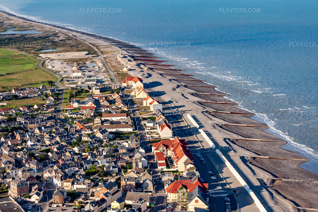 Aerial view: View of the town in Cayeux-sur-Mer in the state Somme, France.Photo: IMG_70927.jpg taken on 08/24/2014 by Werner Riehm/FLY-FOTO.comResolution of the original: 4752 x 3168 px