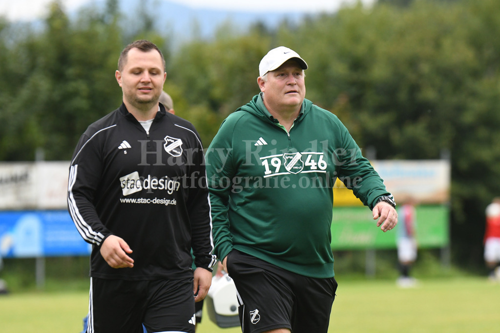 SpVgg Ruhmannsfelden : TSV Mauth | li. Bastian Kilger (SpVgg Ruhmannsfelden) und Jochen Freidhofer  (Trainer SpVgg Ruhmannsfelden) - Realisiert mit Pictrs.com
