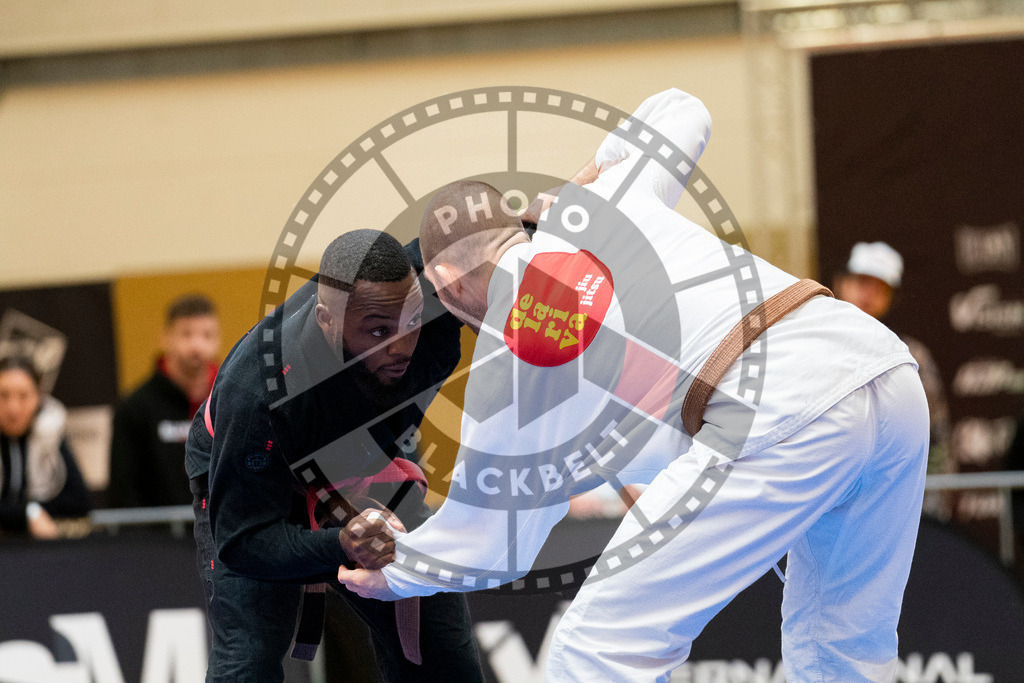 20231118PBB10658 | Fighters compete during the AJP Tour 600 Frankfurt Championship in Frankfurt/Main, Germany, on November 18, 2023.
