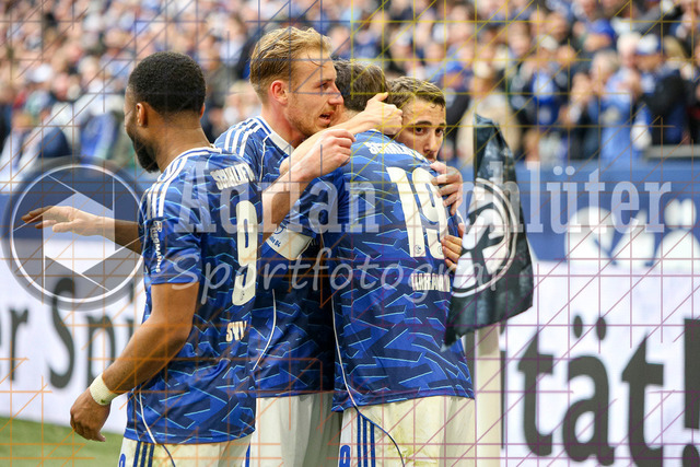 05.04.2026, GER, Fussball, Herren, 2. BL, Saison 2025/2026, FC Schalke 04 - Karlsruher SC | Kenan Karaman (S04) Torjubel, jubelt nach seinem Treffer zum 1:0 