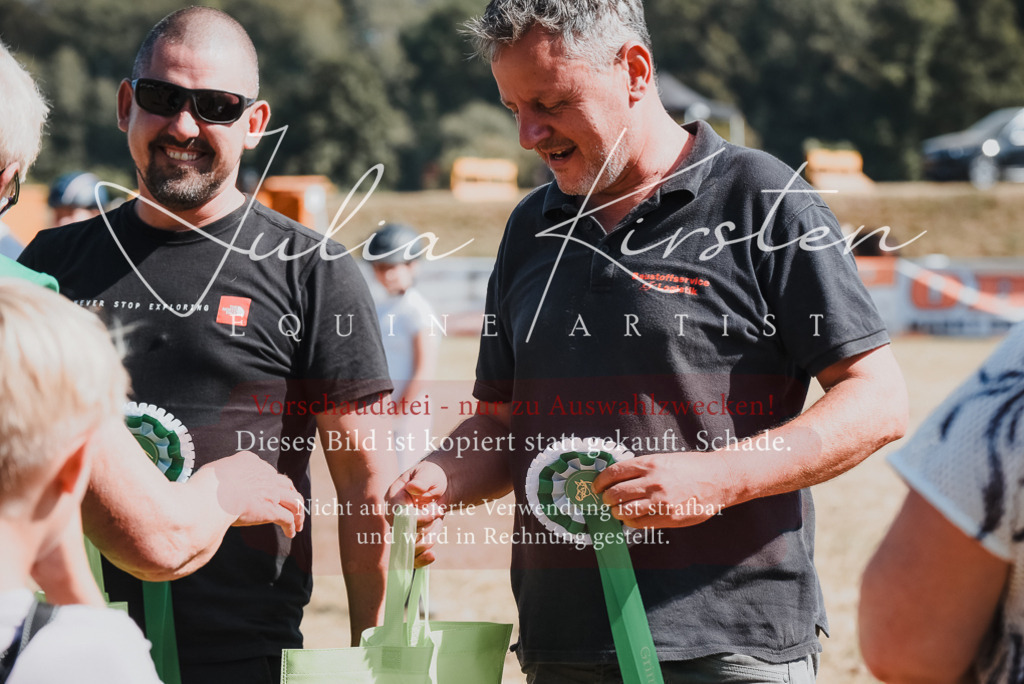 DSC_6345 | Pferde- und Turnierfotografie in Westsachsen. Pferdeportraits, Auftragszeichnungen und intuitive Kunst.