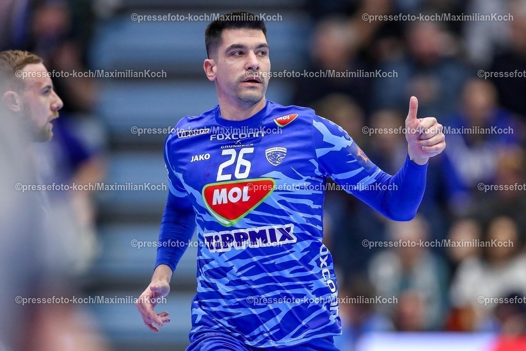 Gum2502250101024 | 25.02.2025, Handball, European League - Hauptrunde Gruppe IV, VfL Gummersbach - MOL Tatabanya KC, Schwalbe-Arena: Pedro Rodriguez (MOL Tatabanya KC #26) jubelnd