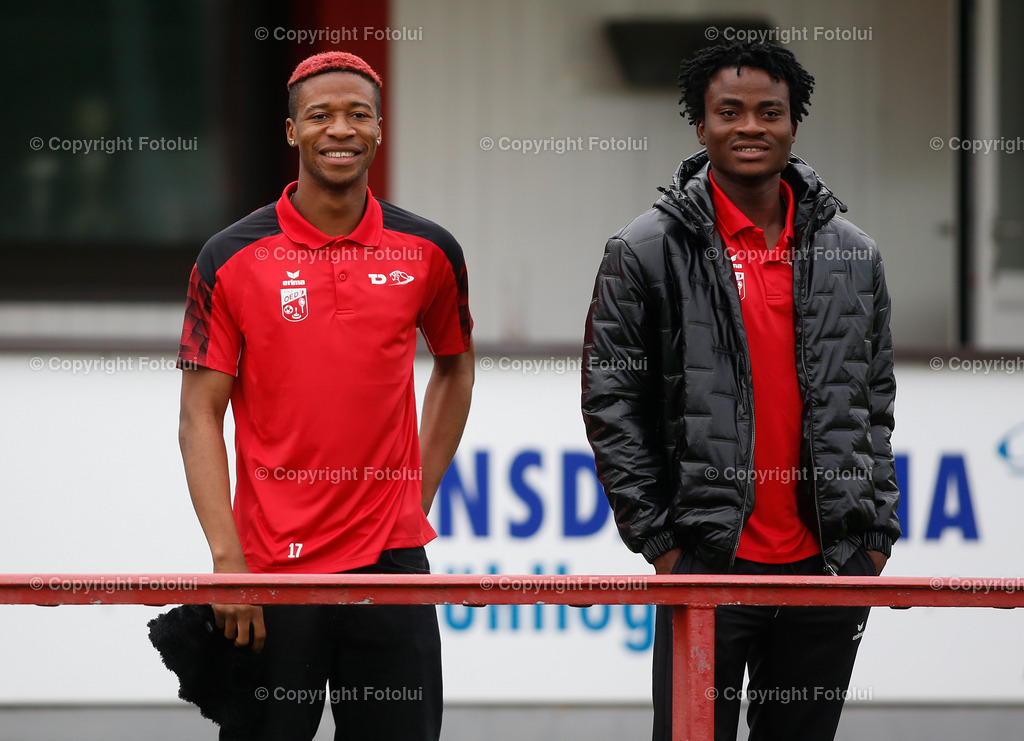 A_LUI_191024_01 | SPORT FUSSBALL LL OST ASKOE OEDT1B-ASKOE SCHWERTBERG IM BILD: JONATHAN ALUKWU UMD ANDERSON SHARAFA ( BEIDE OEDT)FOTOLUI