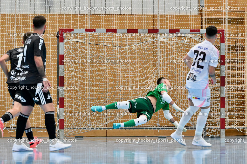 Carinthia Flamengo Futsal Club vs. FC Ljuti Krajisnici | #24 Dominik Hemmelmayer FC Ljuti Krajisnici, #72 Armin Kahvedzic Carinthia Flamengo, 7.Meter, Carinthia Flamengo Futsal Club vs. FC Ljuti Krajisnici, Carinthia Flamengo Fusal Club vs. FC Ljuti Krajisnici am 12.10.2025 in Klagenfurt (Ballspielhalle Viktring), Austria, (Photo by Bernd Stefan)