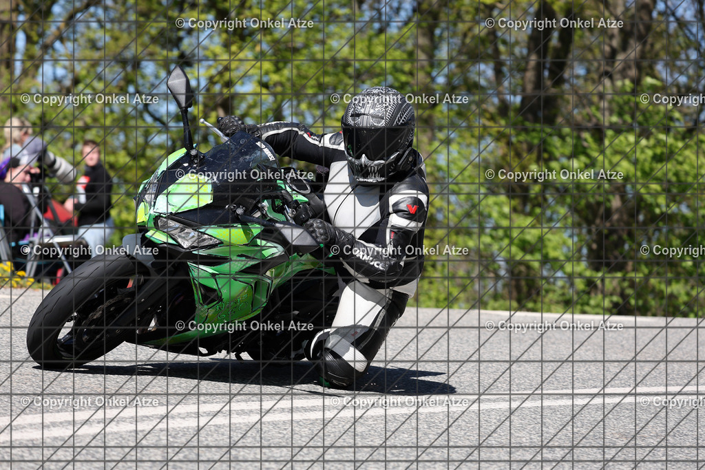 IMG_7310 | Fotograf am Kyffhäuser. Onkel Atze. Kyffhäuser Rennstrecke. Café36. Motorsportfotografie. - Realisiert mit Pictrs.com