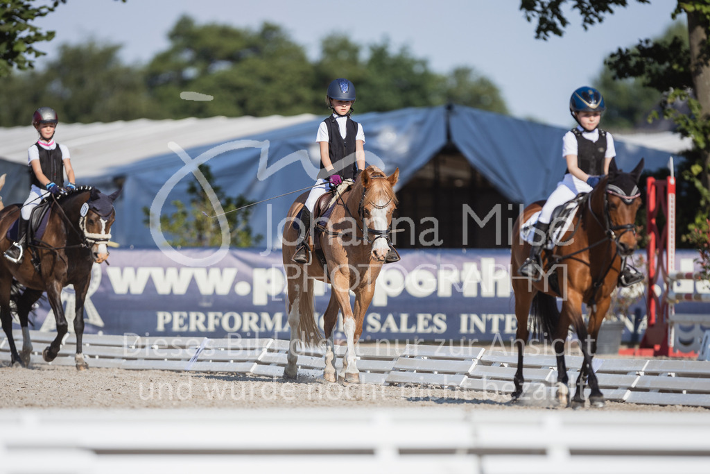 230610_ReiterWB-402 | Deine schönsten Turniermomente als professionelle Fotos! Entdecke hochwertige Pferdesport-Fotografie im Online-Shop. Jetzt Fotos finden & bestellen!