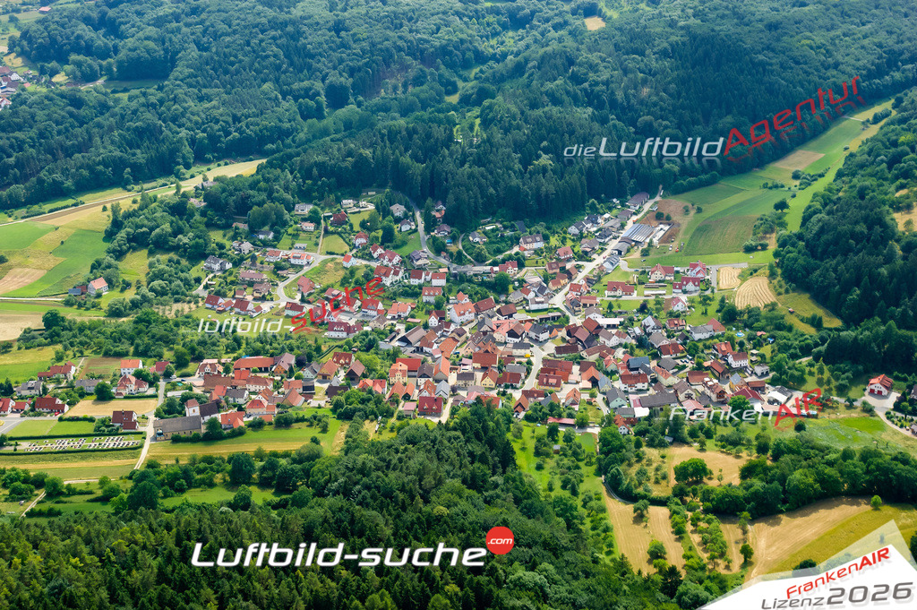 Die Luftaufnahme Niedermirsberg - Ebermannstadt wurde vom UL-Flugzeug (keine Drohne) aus fotografiert.Hohe Druck- Auflösung-die Geschenkidee!