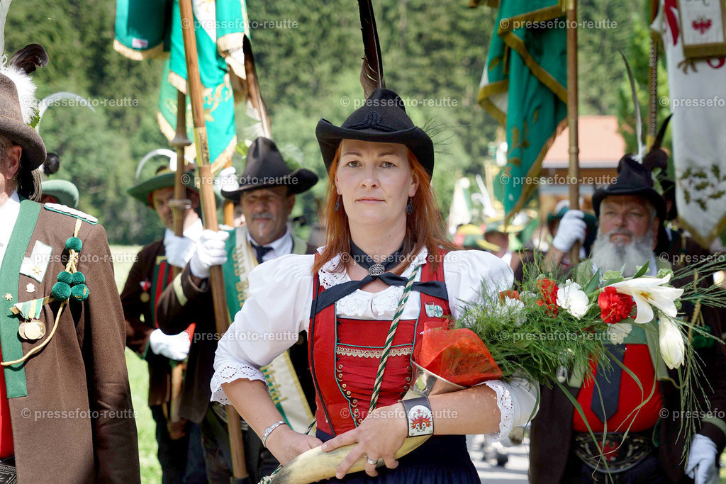 d-news-2023-Juli23-Regimentsschuetzenfest3-Steeg-UMZUG_Feld-DSC07258 | Info aus dem Bezirk Reutte/Ausserfern Tirol sowie eine umfangreiche Bilddatenbank über die gesamte Region: Lechtal, Talkessel Reutte, Tannheimertal, Zwischentoren. Lech, Plansee, Zugspitze, Grenztunnel, B179, Fernpassstraße, Verkehr, Lawinen, Tradition, - Realisiert mit Pictrs.com